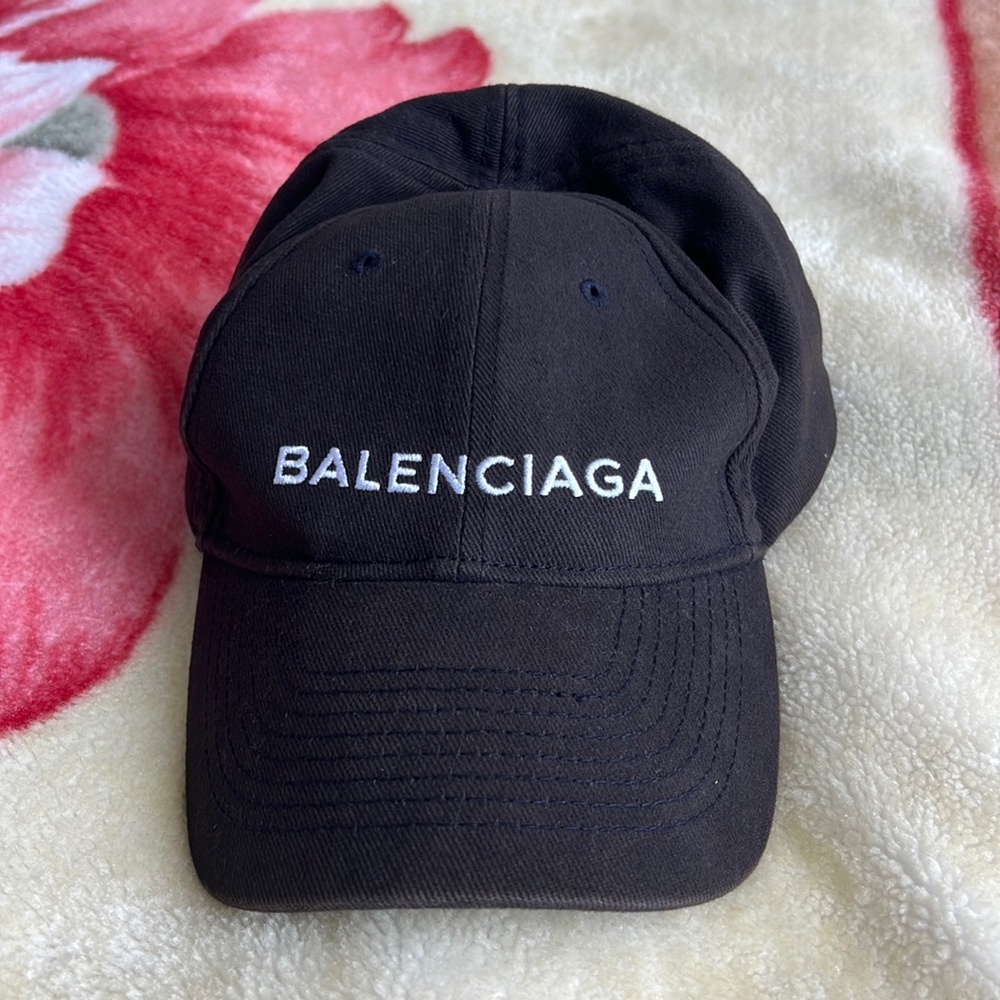 BALENCIAGA HAT